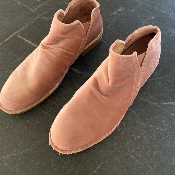 Bob's Velvet and Corduroy ankle boots. Size 8.5 - Picture 2 of 10